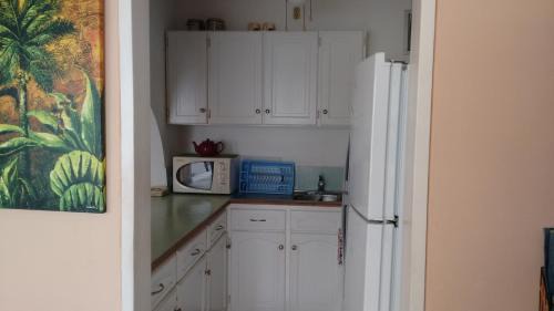 Lascelles Apartment | Condominium 220