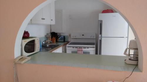 Lascelles Apartment | Condominium 220