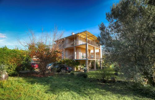 Condrieu Apartment | CONDRIEU Comme à la maison parking voiture vélo inclus