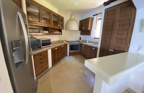 Playa Las Gatas Condo | Confortable Condo With Lots of Sunshine - Hear The Sound Of Splashing Waves!