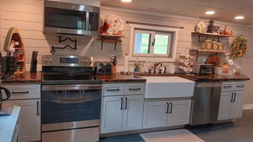 Tellico Plains House | Connie's Retreat - 3 Bedrooms, 2 Baths, Sleeps 11 farmhouse