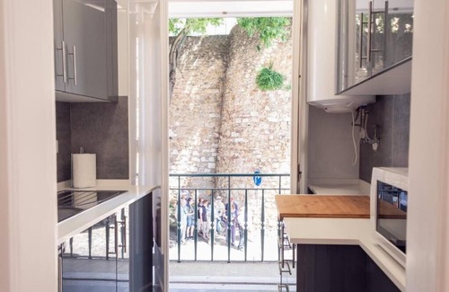 Santa Maria Maior Apartment | Conqvistador Apartment with balcony 1