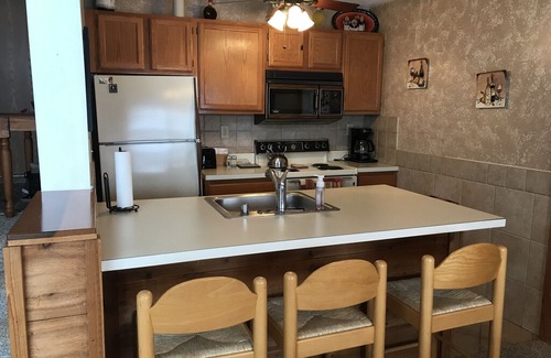 Hidden Valley House | Contact Free Check in/out! Private Access! Work from Home Ready-Minutes to pool!
