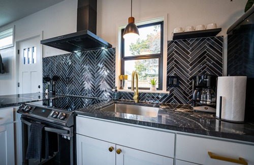 New Braunfels Cabin | Contained In Gruene! Hot Tub/Outdoor Shower