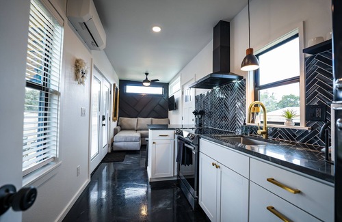 New Braunfels Cabin | Contained In Gruene! Hot Tub/Outdoor Shower