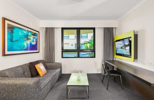 Parramatta Apartment | Contemporary 1-Bed First Floor Unit with Pool