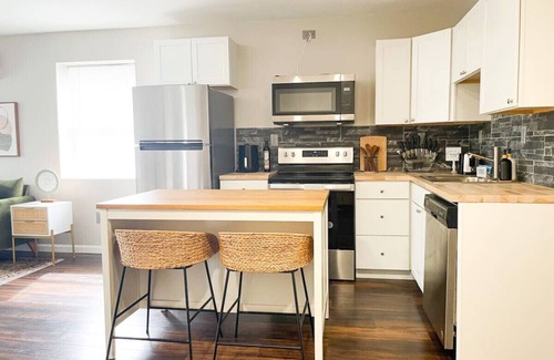 Avondale Apartment | *Contemporary 1 BR by Xavier & Downtown w/parking
