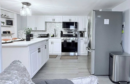 Pawtucket House | Contemporary Apartment- Prime Location to MBTA