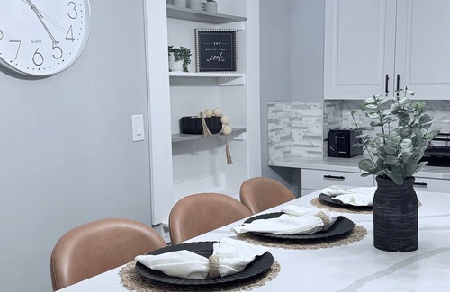 Pawtucket House | Contemporary Apartment- Prime Location to MBTA