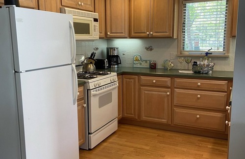 Hampton Bays Cottage | Contemporary Beach Cottage - Walk to Bay, Minutes from Ocean