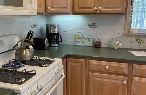 Hampton Bays Cottage | Contemporary Beach Cottage - Walk to Bay, Minutes from Ocean