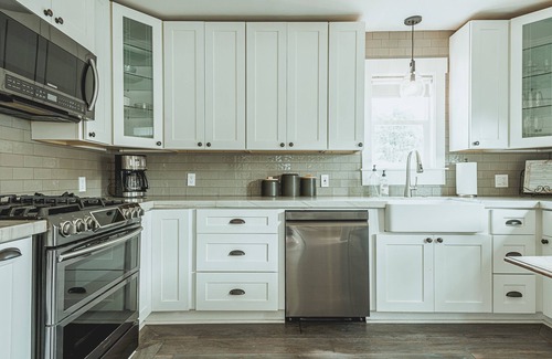 San Luis Obispo House | Contemporary Boutique Bungalow with Backyard