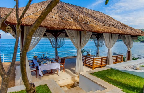 Candi Dasa Villa | Contemporary-Colonial Style 3BR Villa, Ocean View - W/Swimming Pool!
