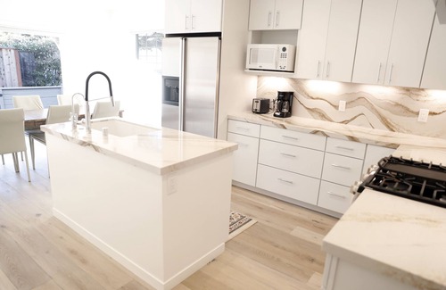 Mill Valley House | Contemporary & Convenient Mill Valley Gem w/Hot Tub