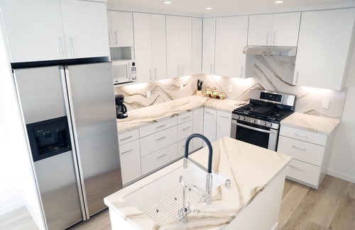 Mill Valley House | Contemporary & Convenient Mill Valley Gem w/Hot Tub