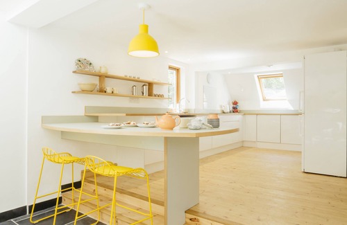 Widemouth Bay Cottage | Contemporary cottage retreat in secluded valley near sea. Sleeps 8