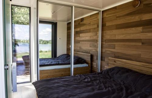 Otepaa House | Contemporary design lake cabin