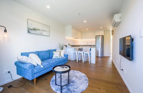 Mangere House | Contemporary Family Retreat– Close to Airport