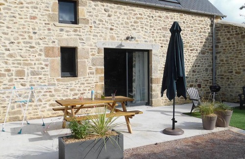 La Pernelle Cottage | Contemporary house in Normandy, near beaches, Wifi, parking, enclosed garden