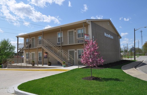 North Vernon Apartment | CONTEMPORARY LODGING/ONE MONTH MINIMUM STAY