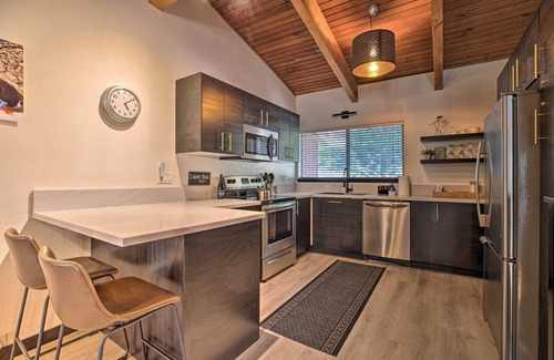 Mammoth Lakes Condo | Contemporary Mountain Retreat - Walk to Slopes!