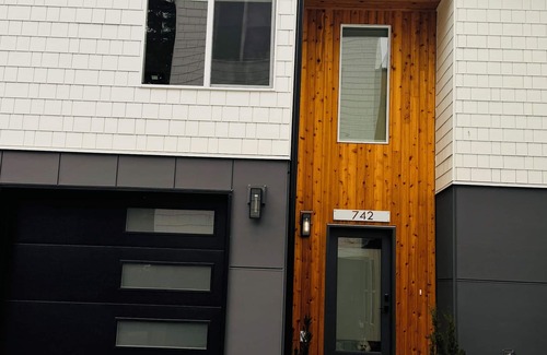 Greenwood House | Contemporary new 2-bedroom house in Greenwood area, Seattle with WiFi, AC