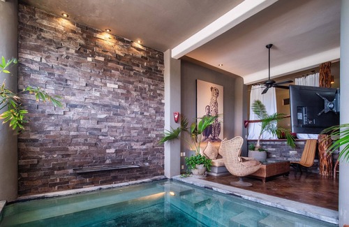 P Chahue House | Contemporary Oceanfront Villa