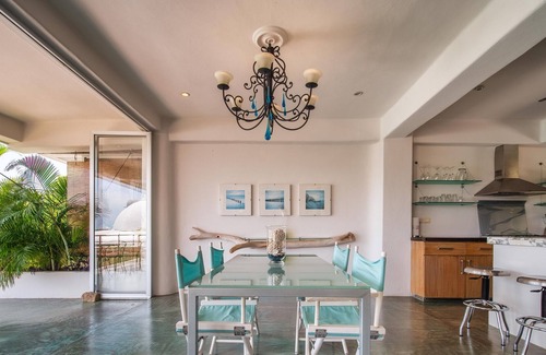P Chahue House | Contemporary Oceanfront Villa