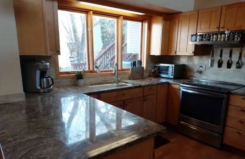 Minnetonka House | Contemporary retreat with million dollar view