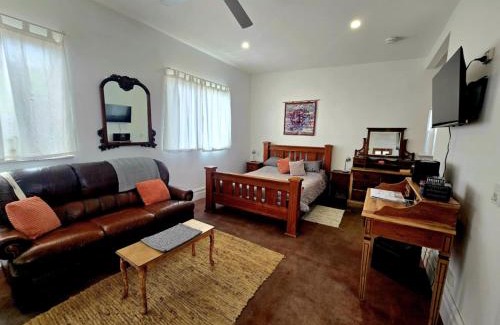 Farrell Flat Apartment | Contemporary Studio Accommodation