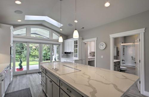 Parkland House | Contemporary Tacoma Cottage with Deck and Pond!