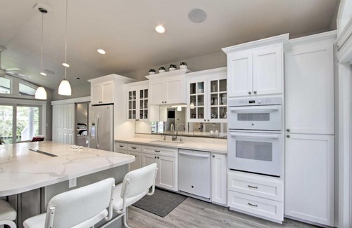 Parkland House | Contemporary Tacoma Cottage with Deck and Pond!