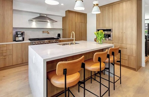 Santa Ana Heights House | Contemporary Urban farmhouse in Newport Heights - Location, location, location!