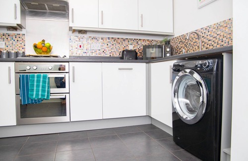 Peterborough House | 🏡 Contractor-Friendly 4-Bed House – Fast WiFi & Free Parking 🚧