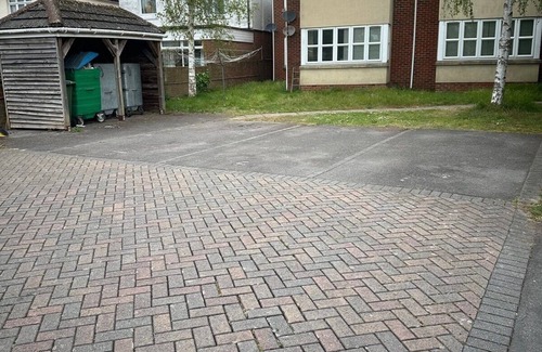 Southampton Apartment | Contractor's Suite - Free Private Parking & 2 bath