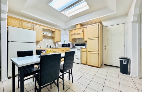 Edinburg Apartment | Contraste the UTRGV Retreat