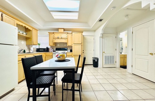 Edinburg Apartment | Contraste the UTRGV Retreat