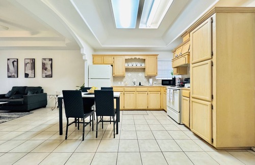 Edinburg Apartment | Contraste the UTRGV Retreat