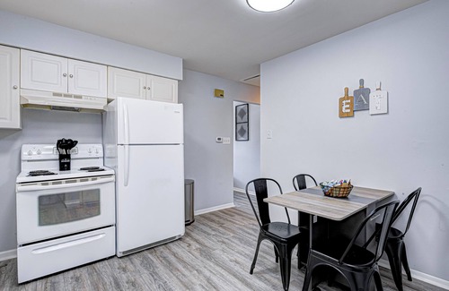 Greenwood Condo | Convenient 2 bedroom with King Bed