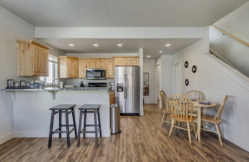 Layton House | Convenient 3BR with King Beds Near Hill AFB and Davis Conference Center