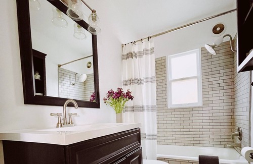 University Heights House | Convenient and Stylish Home for Traveling Nurses, Film Industry and Vacationers