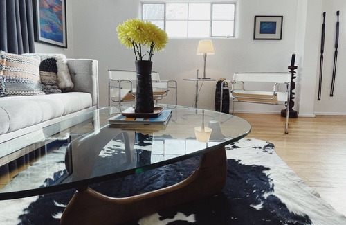 University Heights House | Convenient and Stylish Home for Traveling Nurses, Film Industry and Vacationers