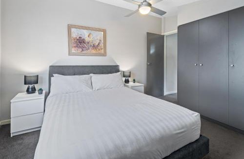 Port Melbourne House | Convenient Bayside Living at the Edge of the City