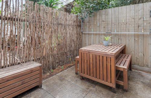 Port Melbourne House | Convenient Bayside Living at the Edge of the City