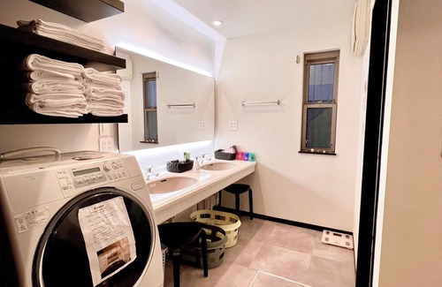 Toshima House | Convenient for sightseeing｜Walking distance from Komagome Station｜A house for rent in a shopping arcade📍.