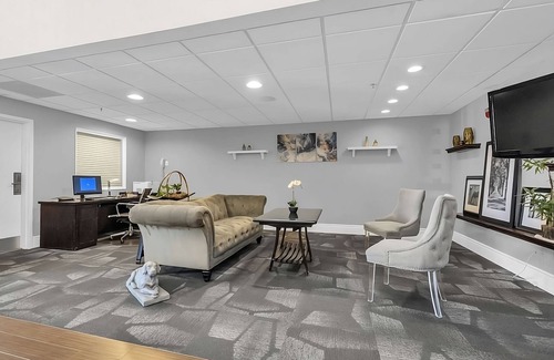 Vacaville Hotel | Convenient Location! Minutes to Nut Tree Family Park, Free Onsite Parking