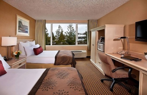 SeaTac Hotel | Convenient Location! Relaxing Room w/2 Double Beds, Free Breakfast and Parking