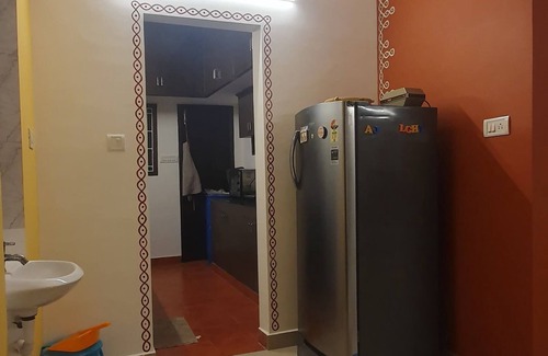 Arumbakkam Apartment | Convenient shared room in a 2bhk with all amenities at value in central Chennai.