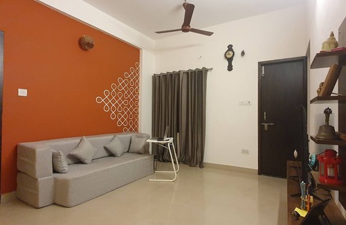 Arumbakkam Apartment | Convenient shared room in a 2bhk with all amenities at value in central Chennai.