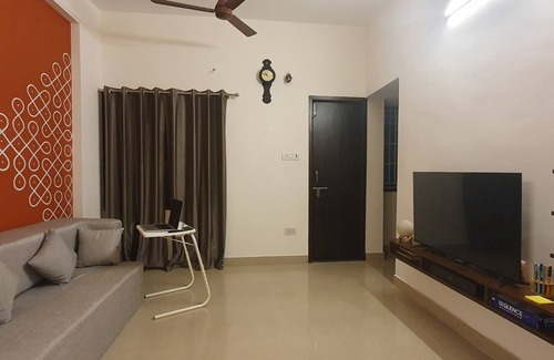 Arumbakkam Apartment | Convenient shared room in a 2bhk with all amenities at value in central Chennai.